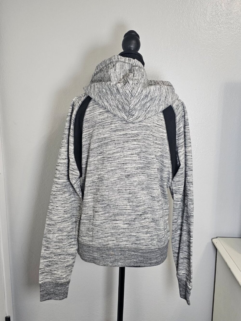 PINK Victoria’s Secret Gray & Black Hoodie Sweatshirt Black Logo Size Medium - Picture 3 of 6